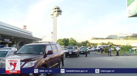 Xử lý nghiêm hành vi chèn ép khách tại sân bay Tân Sơn Nhất