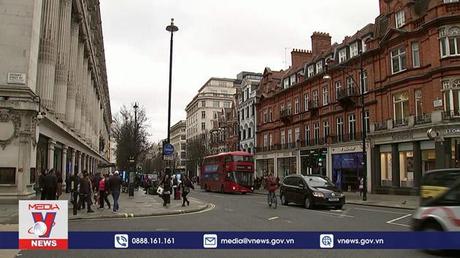 Người Anh thận trọng về kế hoạch dỡ bỏ hạn chế phòng dịch COVID-19