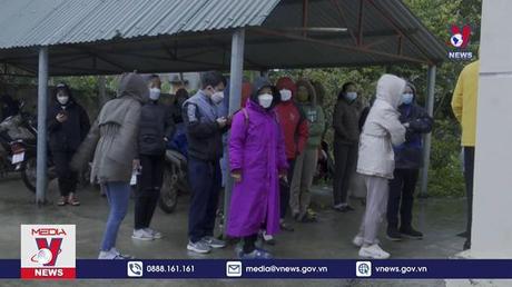 Nhiều bất cập khi test nhanh COVID-19 cho công nhân