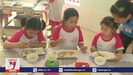 Hơn 60% trường mầm non, tiểu học tổ chức bữa ăn bán trú