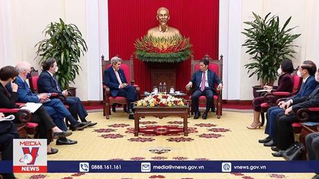 Trưởng ban kinh tế Trung ương Trần Tuấn Anh tiếp Đặc Phái viên Tổng thống Hoa Kỳ J.Kerry