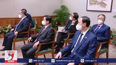 Chủ tịch nước Nguyễn Xuân Phúc hội kiến Chủ tịch Quốc hội Singapore