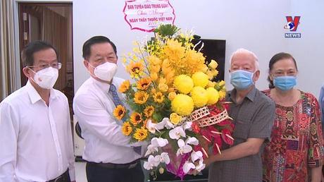 Trưởng ban Tuyên giáo TW thăm, chúc mừng y bác sĩ tại TP.HCM