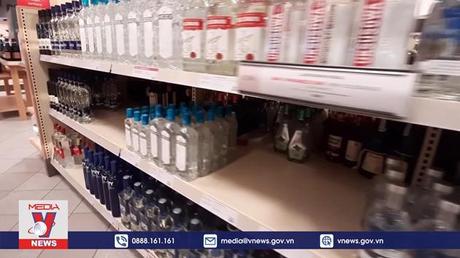 Rượu vodka Nga rời khỏi kệ Canada