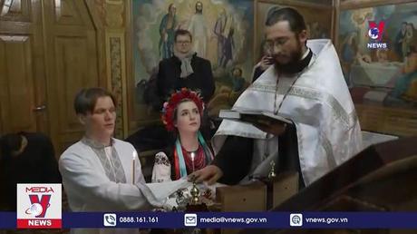 Cưới gấp giữa những ngày căng thẳng ở Ukraine 