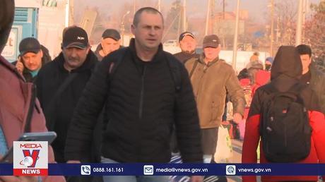 Người Ukraine xa quê trở về đoàn tụ cùng gia đình 
