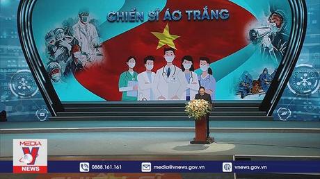 Thủ tướng dự chương trình “Khúc tráng ca người chiến sỹ áo trắng”