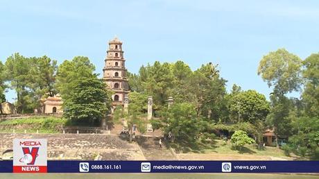 Nhiều thuyền du lịch trên sông Hương sắp hết niên hạn