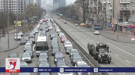 Nhiều nước sơ tán công dân khỏi Ukraine