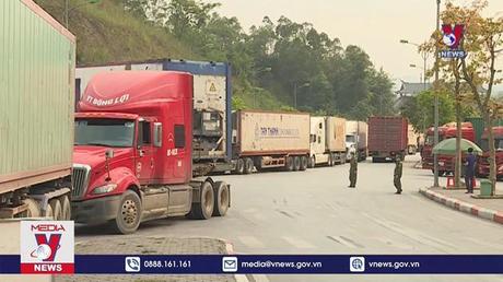 Lập 'vùng xanh, luồng xanh' để giảm ùn tắc cửa khẩu