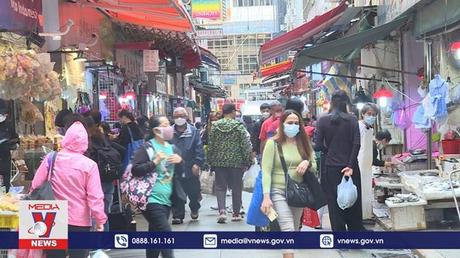 Người dân Hong Kong (Trung Quốc) đổ xô tích trữ nhu yếu phẩm