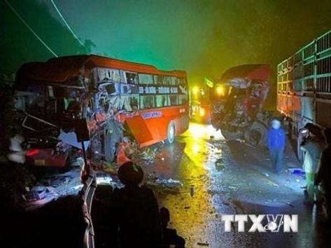 Tuyên Quang: Xe đầu kéo đấu đầu xe khách khiến 1 người tử vong