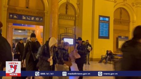 Sứ quán Việt Nam tại Hungary hỗ trợ kiều bào từ Ukraine