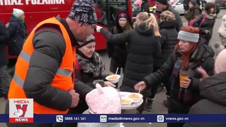 Các nước láng giềng của Ukraine hỗ trợ người di tản