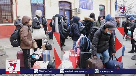 Người Việt từ Ukraine về nước không cần xét nghiệm COVID-19 