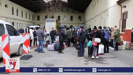 Ấm lòng người Việt sơ tán ở Romania