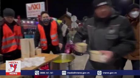 Xúc động giờ phút đồng bào an toàn di cư khỏi Ukraine