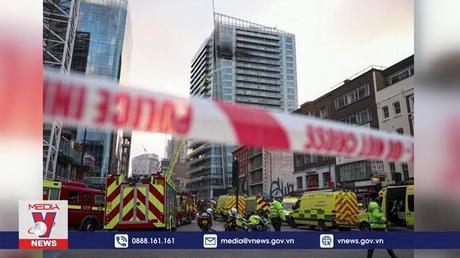 Cháy lớn tại một tòa nhà thương mại ở Anh