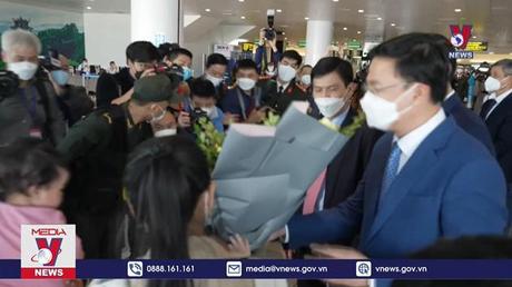 Gần 300 người Việt đầu tiên sơ tán từ Ukraine đã về nước an toàn