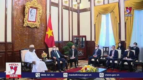 Chủ tịch nước Nguyễn Xuân Phúc tiếp các Đại sứ trình Quốc thư 