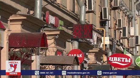 Giá đồng ruble tiếp tục rơi xuống mức thấp kỷ lục