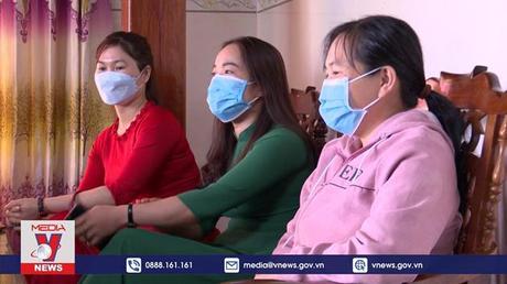 Phụ nữ dân tộc thiểu số giúp nhau làm kinh tế