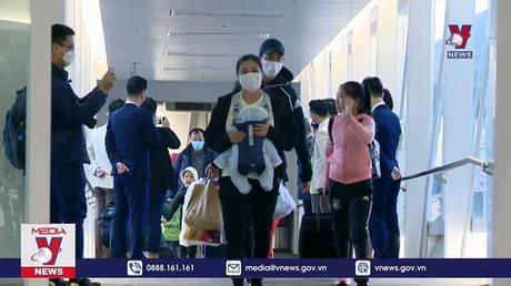 Thêm 300 người Việt ở Ukraine về nước
