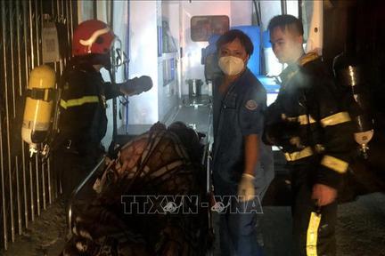Hà Nội: Kịp thời giải cứu 3 người mắc kẹt trong đám cháy