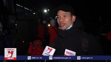 Đón 14 người Việt đầu tiên sơ tán từ vùng chiến sự Ukraine về Nga