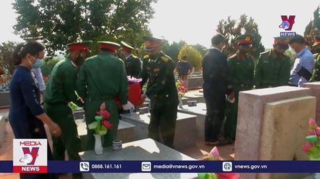 Kon Tum truy điệu và an táng 5 hài cốt Liệt sĩ