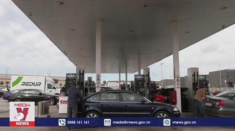 Nhiều nước trợ giá nhiên liệu hỗ trợ người dân