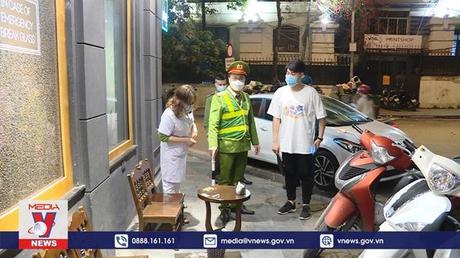 Các hoạt động kinh doanh dịch vụ về đêm đông đúc trở lại