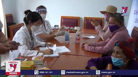 Khám bệnh, phát thuốc miễn phí cho người dân trên đảo Phú Quý