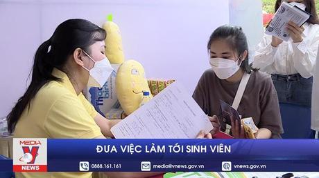 Đưa việc làm tới sinh viên