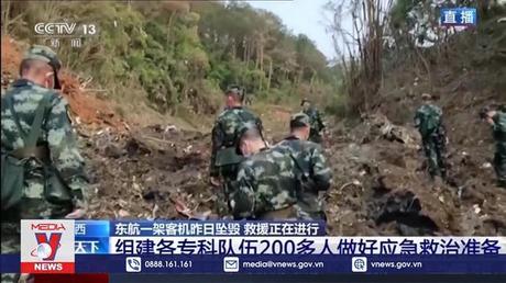 Trung Quốc tăng cường cứu hộ vụ máy bay rơi