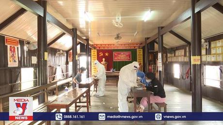 Y tế cơ sở quá tải do số ca mắc COVID-19 tăng cao