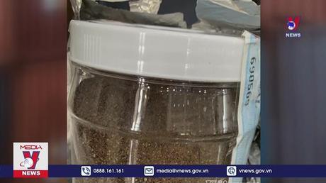 Buộc tái xuất 25 container quặng chứa chất phóng xạ

