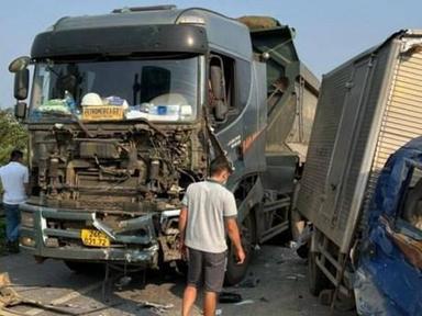 Hai vụ tai nạn trên cao tốc Nội Bài-Lào Cai khiến 4 người bị thương