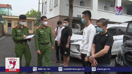 Giả vờ mua điện thoại rồi cướp