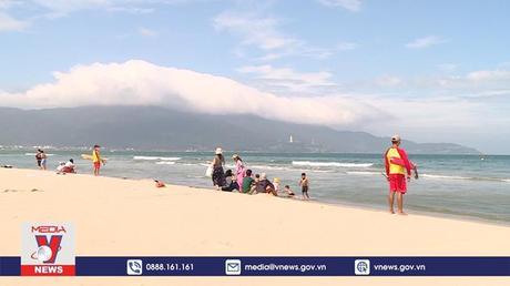 Làm gì để tránh tai nạn đuối nước khi tắm biển