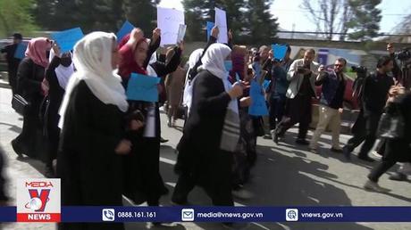 Làn sóng yêu cầu mở cửa trường học cho nữ sinh tại Afghanistan