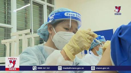 Thận trọng từng bước tiêm vaccine cho trẻ em