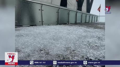 Băng giá phủ trắng đỉnh Fansipan 