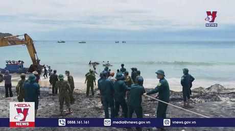 Bình Định tổ chức trục vớt ghe thuyền của ngư dân bì chìm