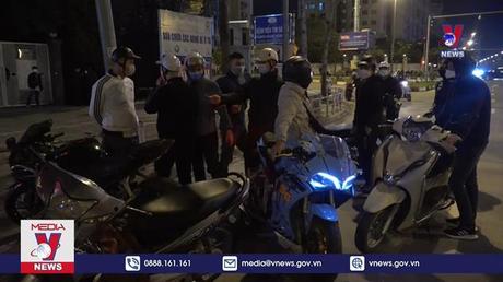 Bắt nhóm Tiktoker gây náo loạn đường phố Hà Nội trong đêm