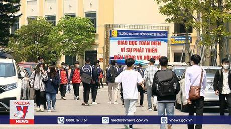 Sinh viên ở Hà Nội trở lại trường học trực tiếp