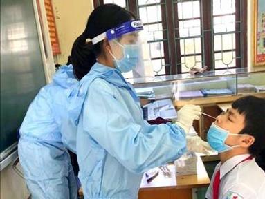 Sáng 06/4: Trung bình tuần qua có 65.600 ca COVID-19/ngày; Trẻ 5 – dưới 12 tuổi tiêm vaccine có được cấp hộ chiếu vaccine?