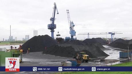 EU xem xét cấm nhập khẩu than của Nga