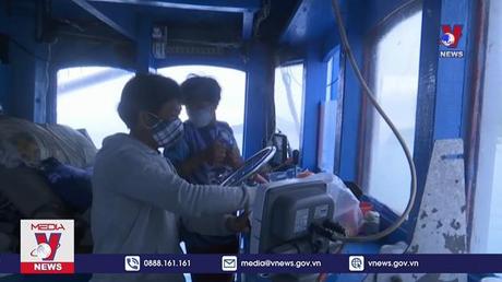 Cảnh sát biển cứu tàu cá cùng 3 ngư dân gặp nạn 