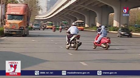 Nội Bài tăng lượng khách, Tân Sơn Nhất lo thiếu taxi 